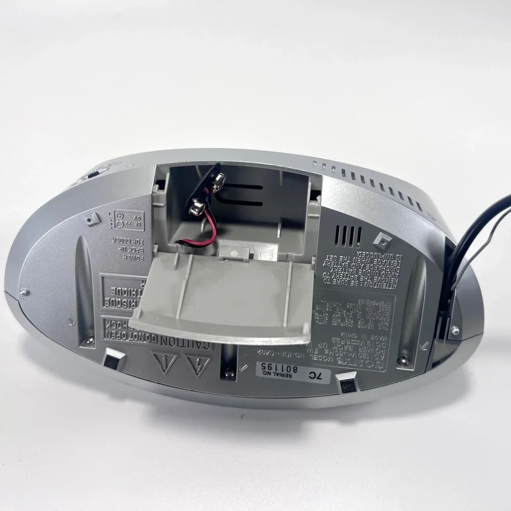 Sony Dream Machine Digital Alarm Clock AM FM Radio Large Display Silver ICF-C492